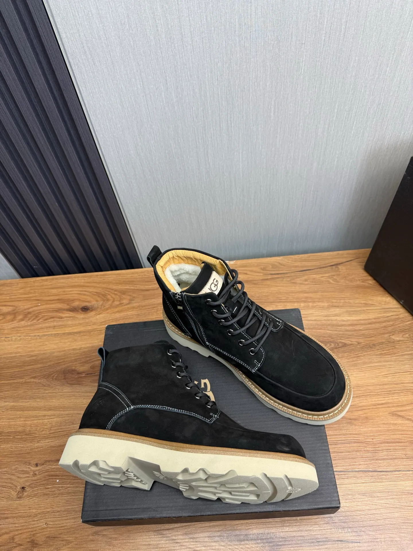 Factory price 640💰 [UGG] Men's hot winter warm boots🐑Simple and fashionable design, cowhide➕comfortable and warm wool lining. Soft and comfortable to wear, good warmth retention, and excellent foot feel. Regular size 38-45